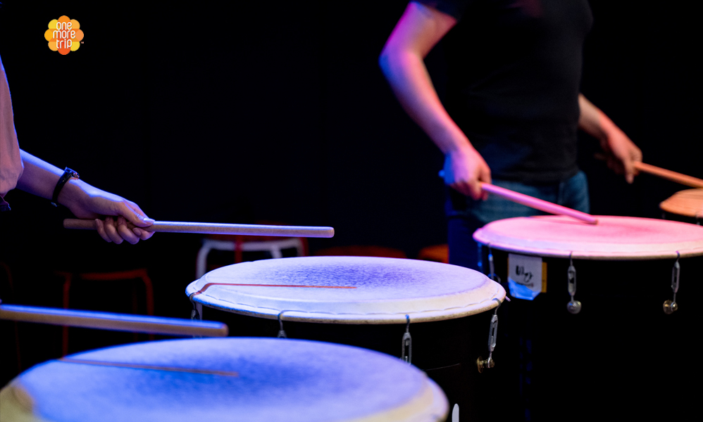 Esperienza di percussioni tradizionali conEsperienza di percussioni tradizionali con  