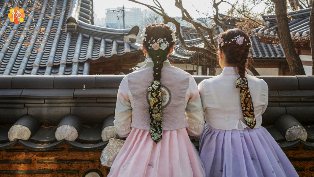 Hanbok Experience - Wearing Traditional Korean Dress in Seoul