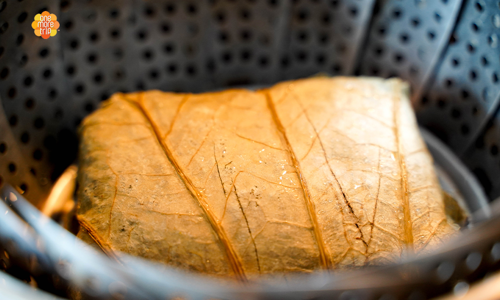 연잎밥을 데우는 사진